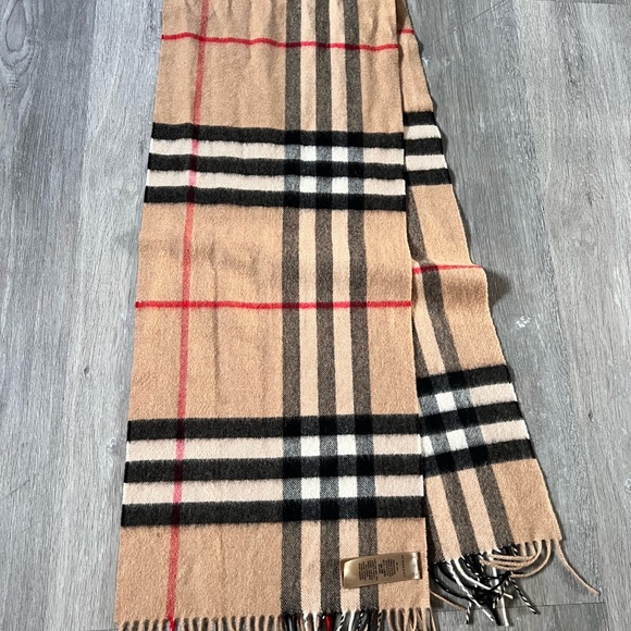 Authentic Burberry Scarf - Picture 4 of 4